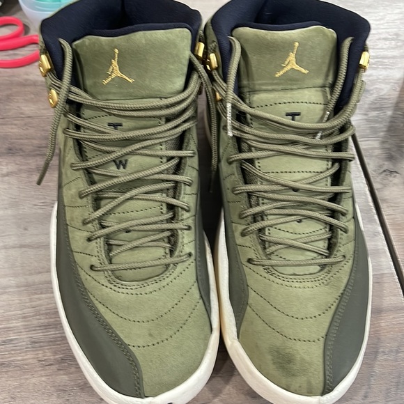 Jordan 12 retro Chris Paul class of 2003 olive green sneakers size 9.5 - Picture 2 of 9